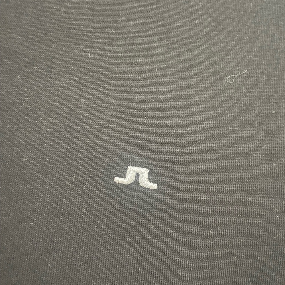 J. Lindenberg V-Neck - Picture 3 of 4